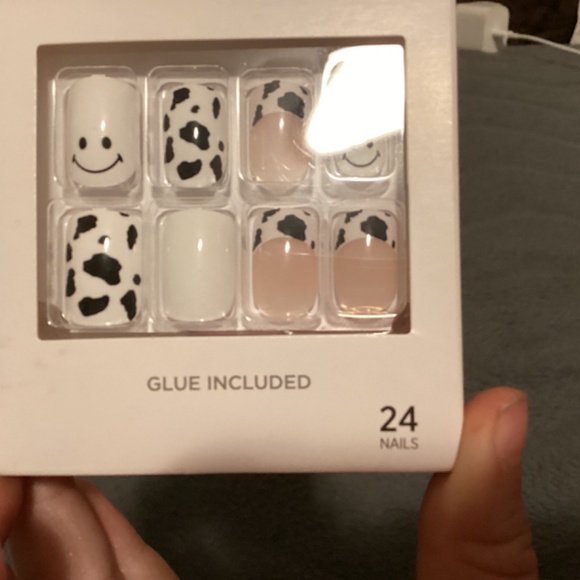 Meet your Posher, Aria - Picture 3 of 5